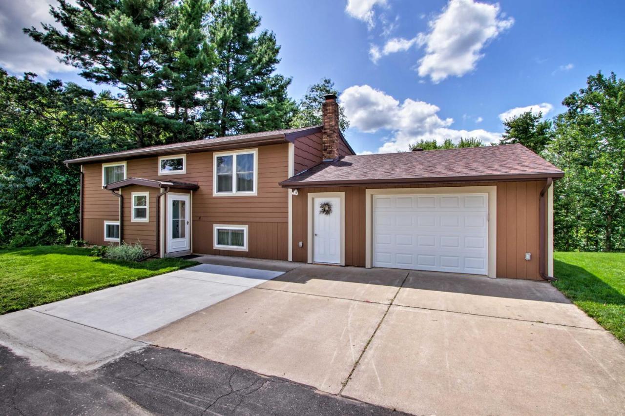 Riversong Waterfront La Crosse Home With Dock Exterior photo